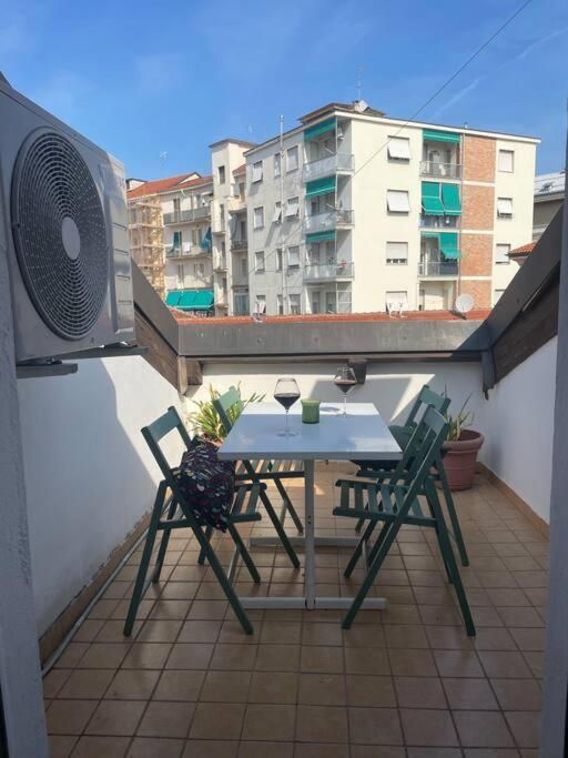 Centro Storico-Mansarda Verde Con Terrazzino E A/C Асти Екстериор снимка