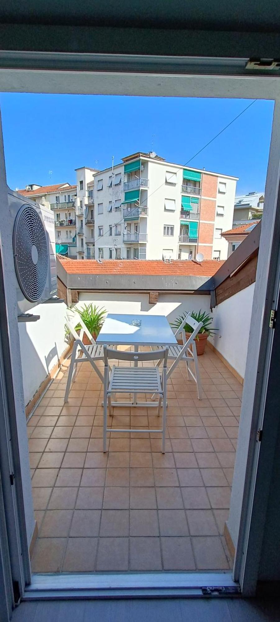 Centro Storico-Mansarda Verde Con Terrazzino E A/C Асти Екстериор снимка